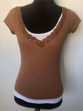 BONGO Brown Short Sleeve Scoop Neck Tee with Sequin Trim